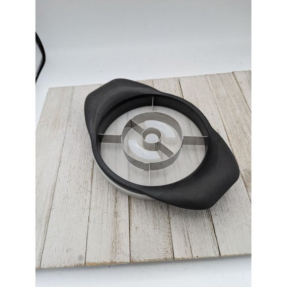 Pampered Chef Kitchen Pampered Chef 4 Pineapple Wedger Corer Cutter